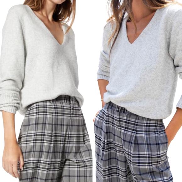 Something Navy V Neck Sweater Knit Cotton Wool Blend Light Gray Womens Medium - Picture 1 of 6